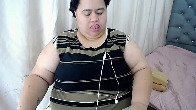 Snapshot of hotlesby4uxxx chatting on December 4, 2024, 11:13 pm hotlesby4uxxx online show from December 4, 2024, 11:13 pm