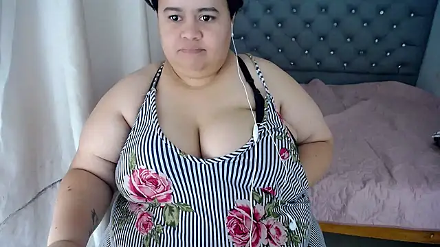 Snapshot of hotlesby4uxxx chatting on December 18, 2024, 3:55 pm hotlesby4uxxx online show from December 18, 2024, 3:55 pm