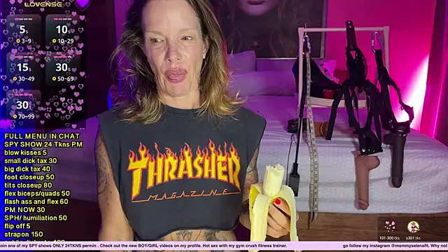 Snapshot of mommyselenafit_ chatting on November 9, 2025, 3:05 am mommyselenafit online show from November 9, 2025, 3:05 am