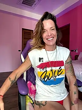 Snapshot of mommyselenafit_ chatting on January 11, 2026, 3:22 am mommyselenafit online show from January 11, 2026, 3:22 am