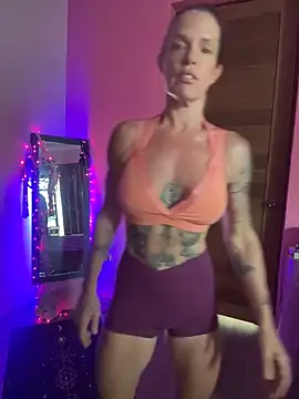Snapshot of mommyselenafit_ chatting on June 1, 2026, 12:45 am mommyselenafit online show from June 1, 2026, 12:45 am