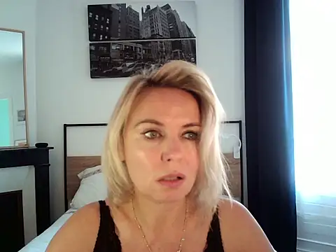 ADreamLady online show from September 19, 2025, 11:00 am