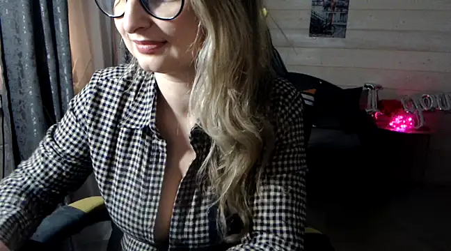 RubiLakros online show from February 21, 2025, 7:43 pm