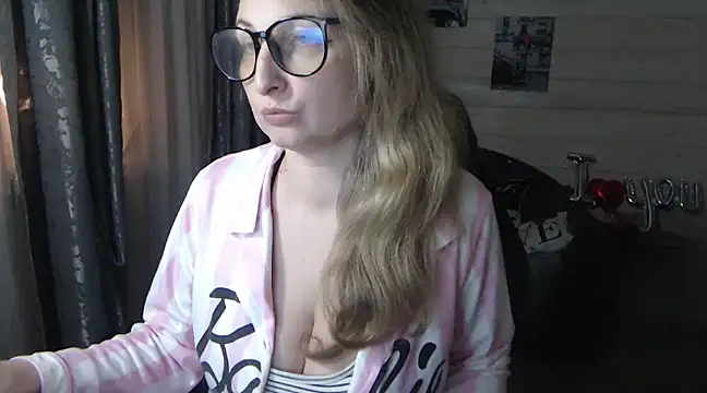 RubiLakros online show from March 5, 2025, 4:24 pm