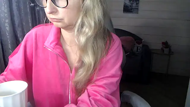 RubiLakros online show from September 20, 2025, 11:00 am