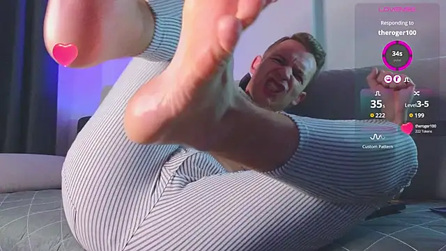 S3Xyes online show from October 7, 2025, 2:53 am