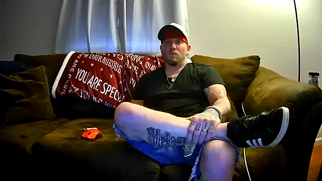 Snapshot of Livingpuddle chatting on July 18, 2026, 12:37 am Livingpuddle online show from July 18, 2026, 12:37 am