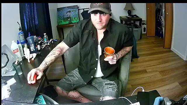 Snapshot of Livingpuddle chatting on July 28, 2026, 2:46 pm Livingpuddle online show from July 28, 2026, 2:46 pm