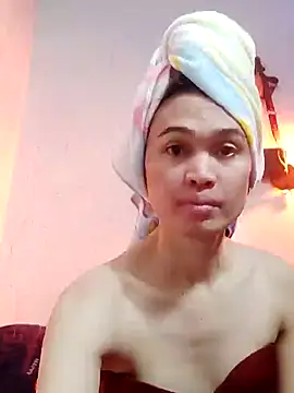 QueenSoreal online show from February 13, 2025, 5:44 pm