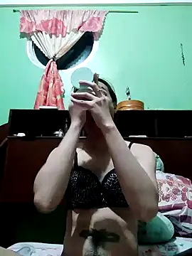 QueenSoreal online show from November 7, 2025, 4:51 pm