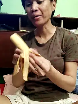 QueenSoreal online show from April 21, 2026, 9:39 pm