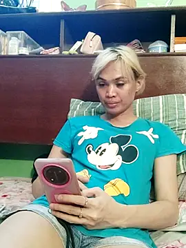QueenSoreal online show from July 21, 2026, 6:05 am