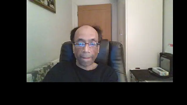 Snapshot of rauncher1 chatting on April 29, 2026, 10:49 pm rauncher1 online show from April 29, 2026, 10:49 pm