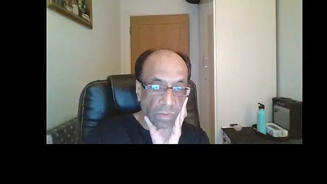 Snapshot of rauncher1 chatting on May 5, 2026, 9:45 pm rauncher1 online show from May 5, 2026, 9:45 pm