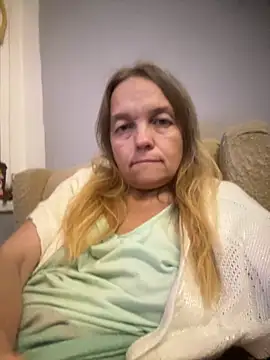 Susanel online show from September 14, 2025, 8:19 pm