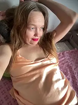 Snapshot of Susanel chatting on June 24, 2026, 12:15 pm Susanel online show from June 24, 2026, 12:15 pm