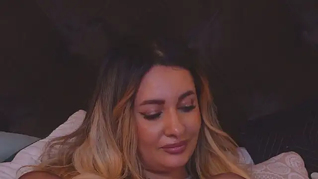 YaaraCollins online show from December 4, 2024, 3:15 am