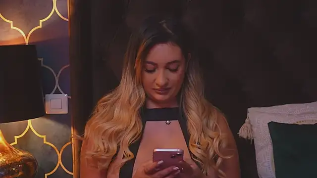 YaaraCollins online show from December 13, 2024, 8:37 pm