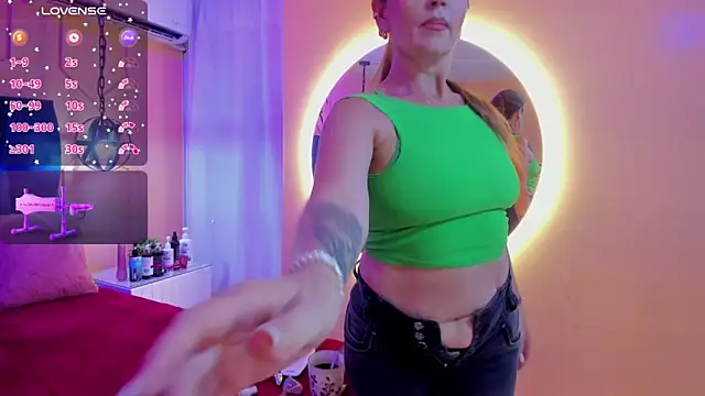 chantall1375 online show from January 12, 2025, 3:03 pm