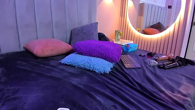 chantall1375 online show from February 8, 2025, 1:54 am