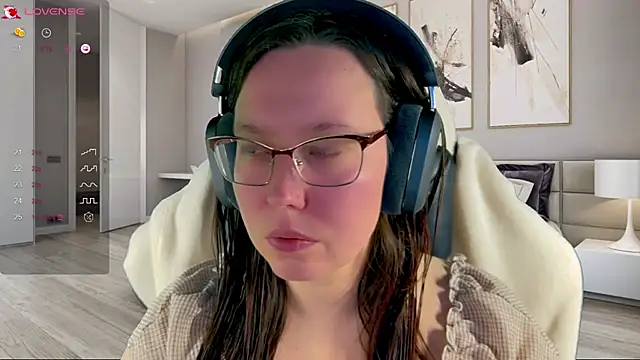 Snapshot of Victoria_Romans chatting on November 1, 2025, 12:01 am Victoria Romans online show from November 1, 2025, 12:01 am