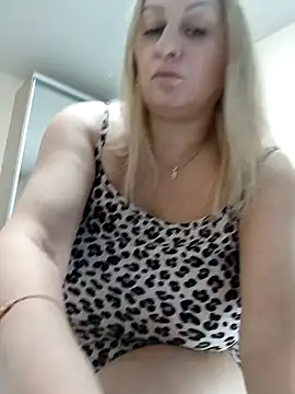 Liana MilfHot online show from January 10, 2025, 3:18 am