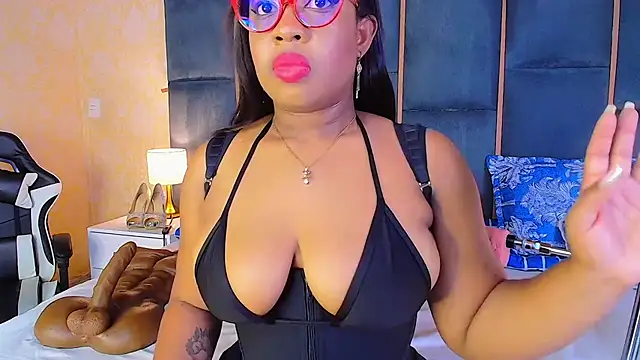 CaseyMoon online show from October 19, 2025, 12:39 pm