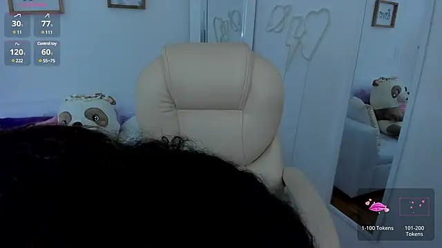 zobe love online show from March 12, 2025, 4:56 pm