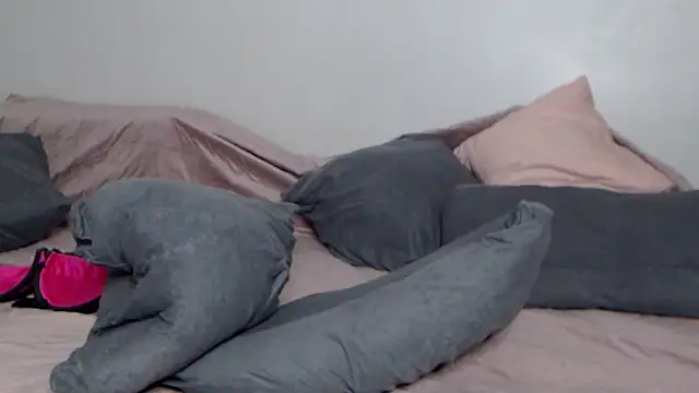 Cheresse online show from January 7, 2025, 8:31 pm