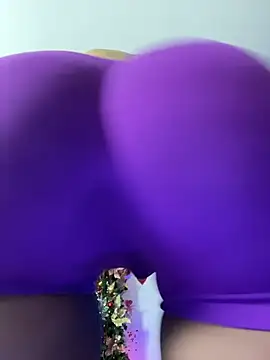 Victoria14  online show from November 30, 2025, 5:00 am