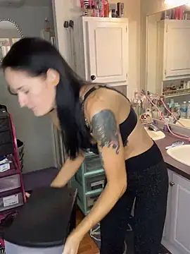 lolabunny9 online show from December 20, 2024, 3:21 pm