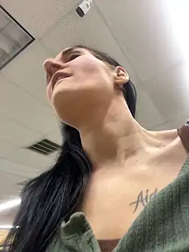 lolabunny9 online show from December 21, 2024, 6:23 pm