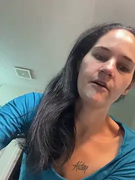 lolabunny9 online show from January 15, 2025, 2:56 pm