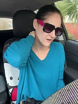 lolabunny9 online show from February 6, 2025, 4:14 pm