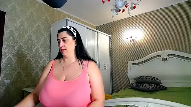 Snapshot of Evelyn_Shy chatting on January 28, 2025, 6:49 am Evelyn Shy online show from January 28, 2025, 6:49 am