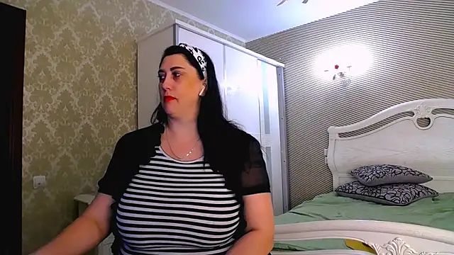 Snapshot of Evelyn_Shy chatting on February 25, 2025, 7:09 am Evelyn Shy online show from February 25, 2025, 7:09 am