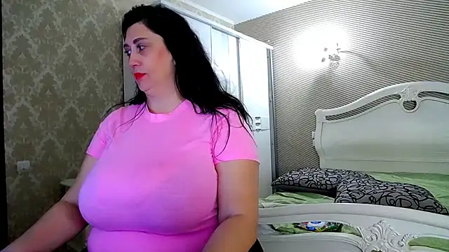 Snapshot of Evelyn_Shy chatting on October 26, 2025, 2:23 pm Evelyn Shy online show from October 26, 2025, 2:23 pm