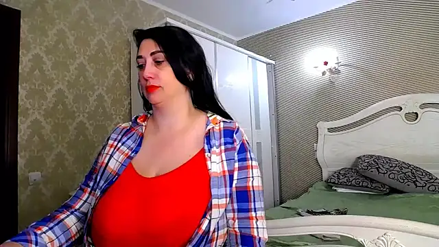 Snapshot of Evelyn_Shy chatting on February 13, 2026, 9:49 am Evelyn Shy online show from February 13, 2026, 9:49 am