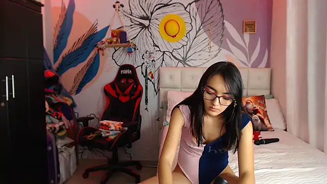 LinzyBaner online show from December 16, 2024, 12:26 am