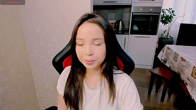 Snapshot of AyaMoon chatting on November 10, 2025, 7:18 am AyaMoon online show from November 10, 2025, 7:18 am