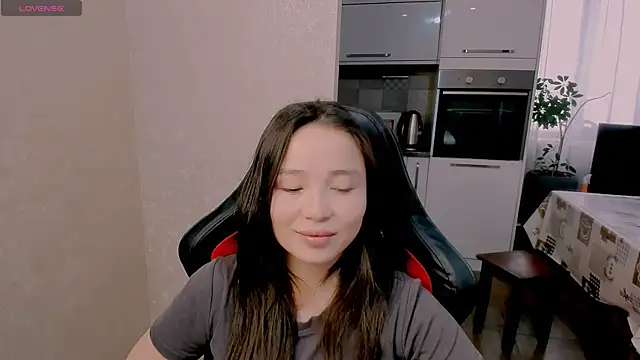 Snapshot of AyaMoon chatting on December 5, 2025, 5:49 am AyaMoon online show from December 5, 2025, 5:49 am