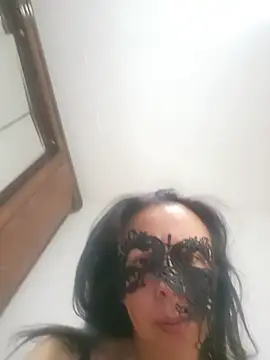 LAURAFOCOSA online show from June 14, 2026, 4:09 pm