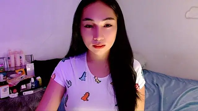 SweetLilly 18 online show from September 27, 2025, 3:33 am