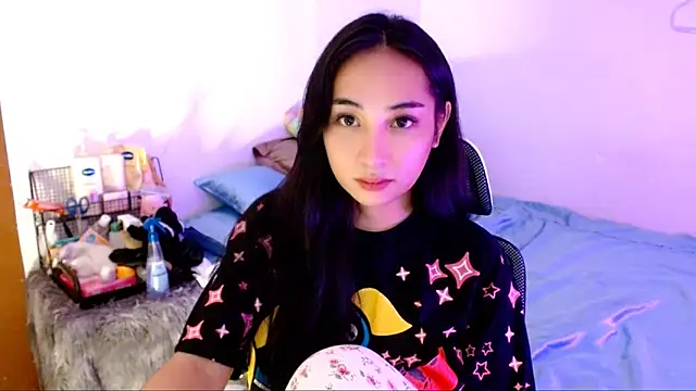 SweetLilly 18 online show from November 11, 2025, 2:55 am