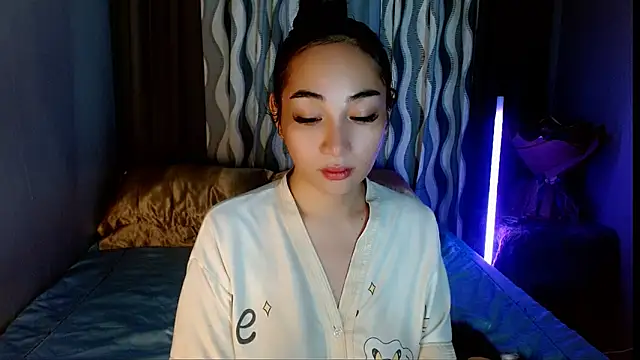 SweetLilly 18 online show from April 24, 2026, 2:58 am