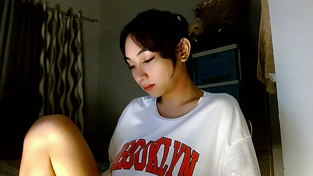 SweetLilly 18 online show from August 6, 2026, 2:46 am