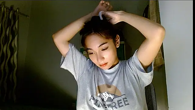 SweetLilly 18 online show from August 7, 2026, 2:52 pm