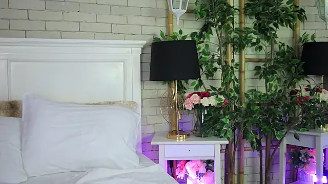 EmillyBronte online show from May 17, 2026, 7:21 pm