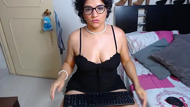 GlendaStarx online show from February 13, 2025, 9:17 pm