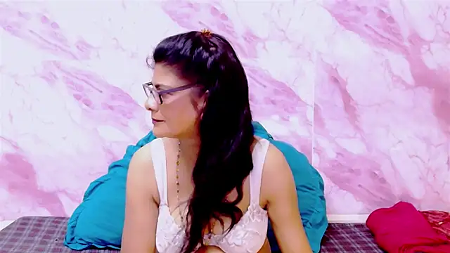 Snapshot of IndianAllure chatting on March 7, 2025, 5:40 am IndianAllure online show from March 7, 2025, 5:40 am